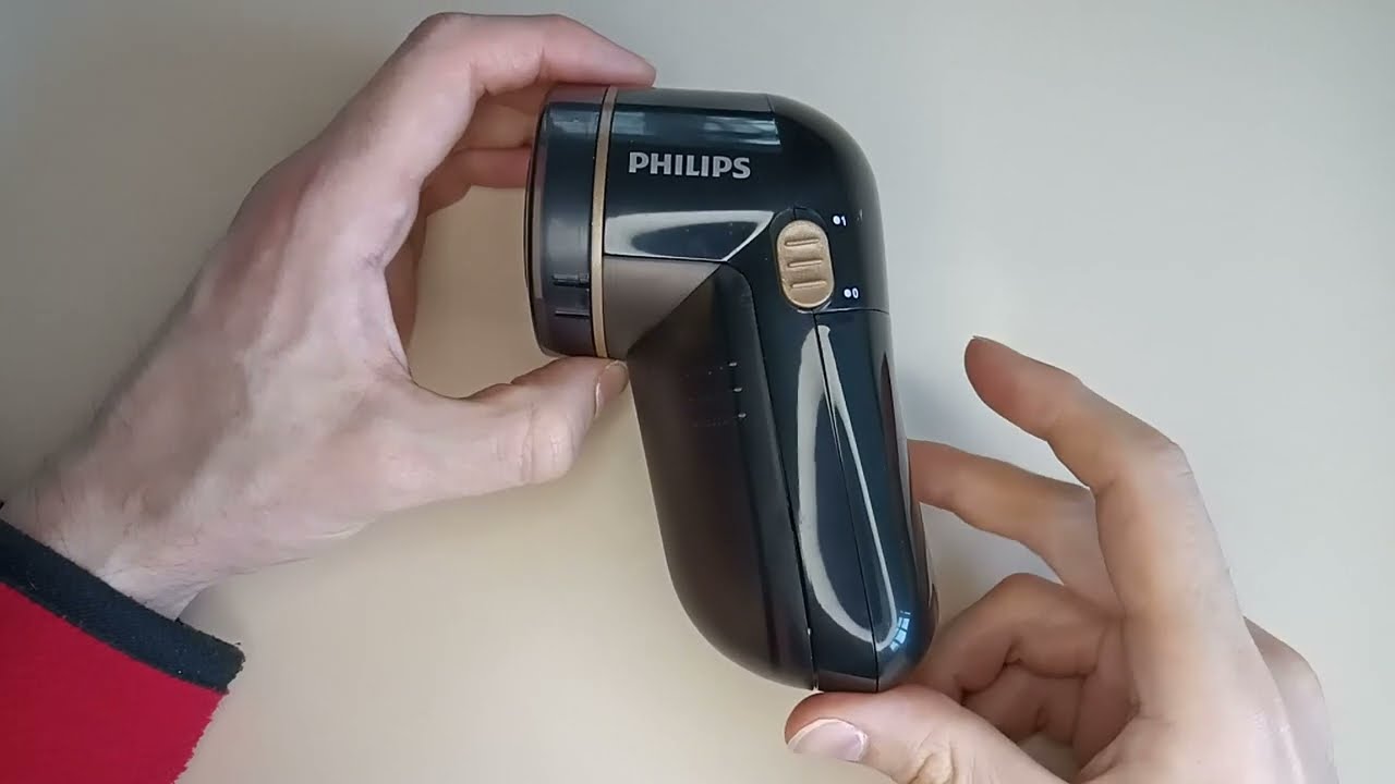 Машинка для удаления катышков Philips GC026/80. Демонстрация внешнего вида и особенностей