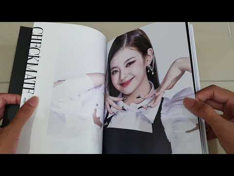 ITZY (있지) mini album: Checkmate (Limited Edition version) unboxing and review