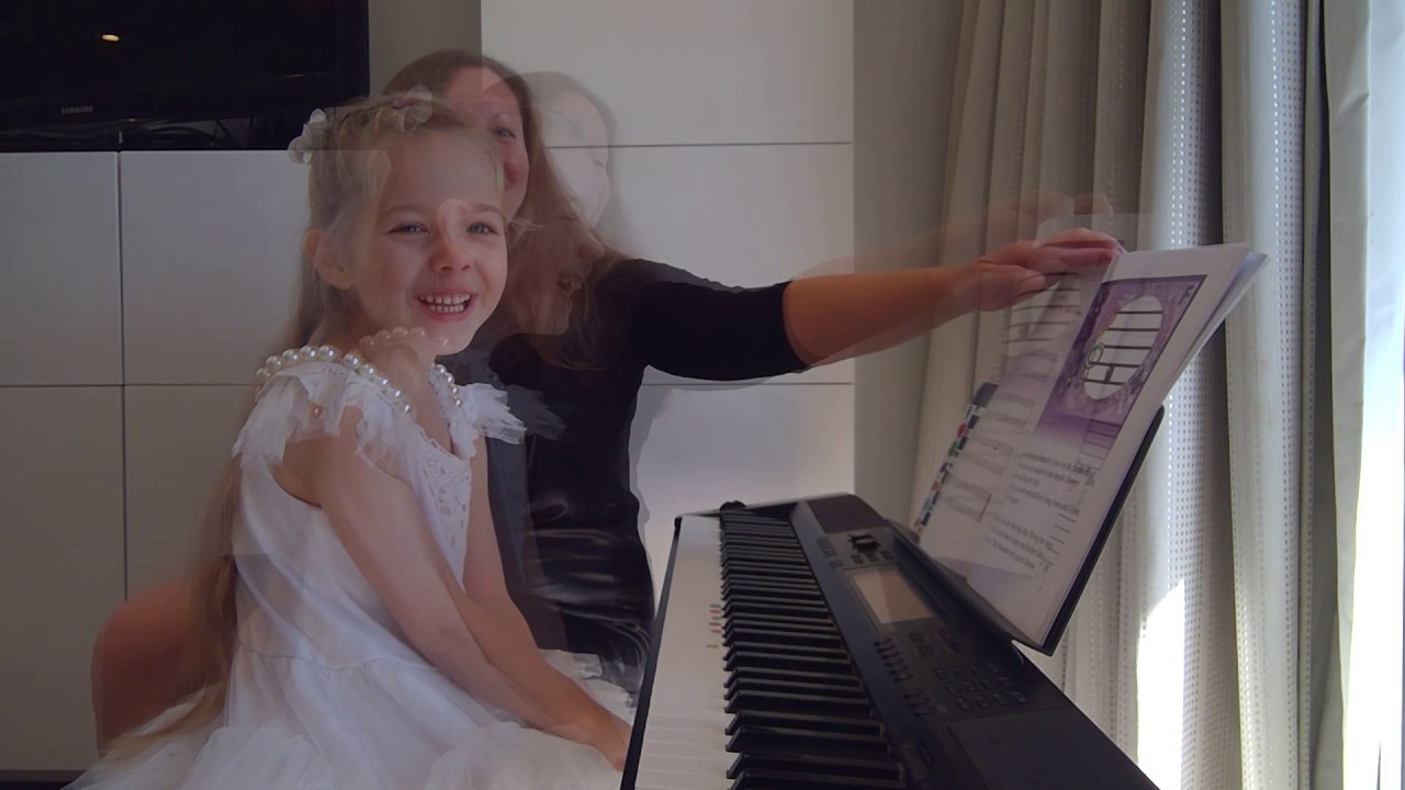 Piano Lesson with 5yo preschooler. Tutorial how to use Piano Games Book