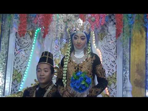 PENGANTIN DI SESI BUSANA PAMUNGKAS