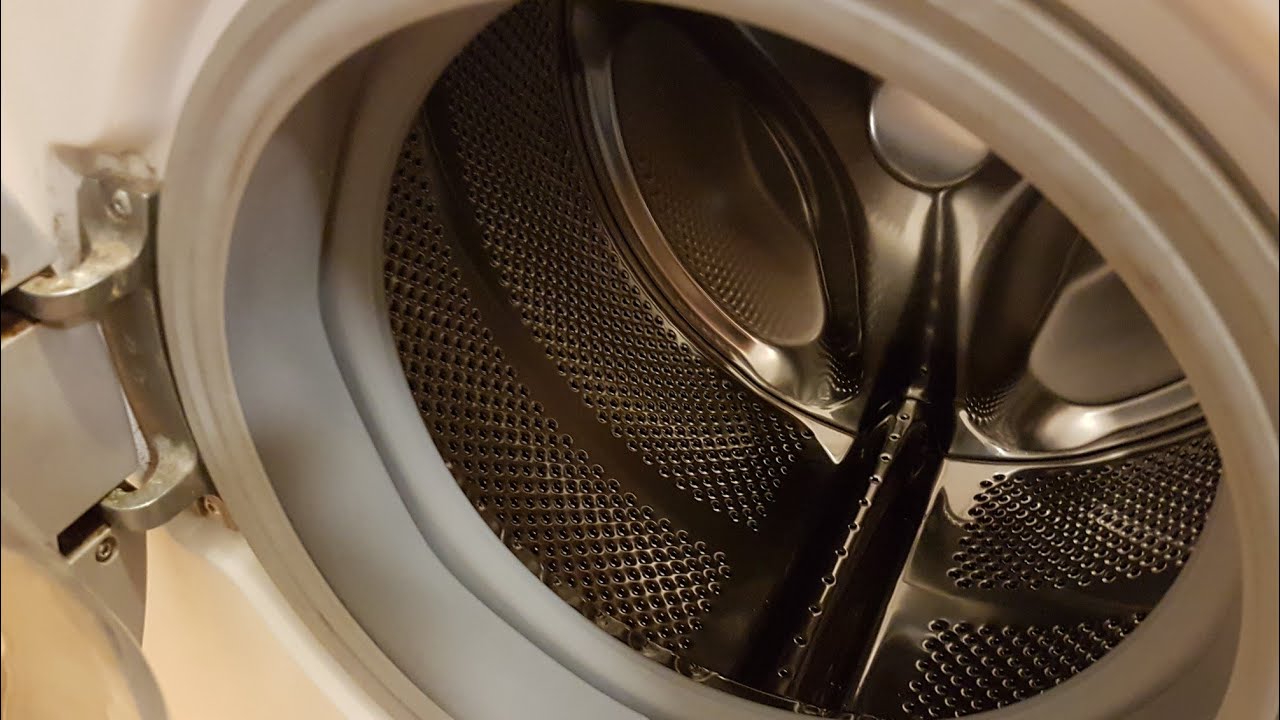 Стиральная машина пахнет тухлым что делать. Неприятный запах из стиральной машины. Запах из машинки стиральной как устранить. Кислый запах из стиральной машины\. Как избавиться от неприятного запаха из стиральной машины.