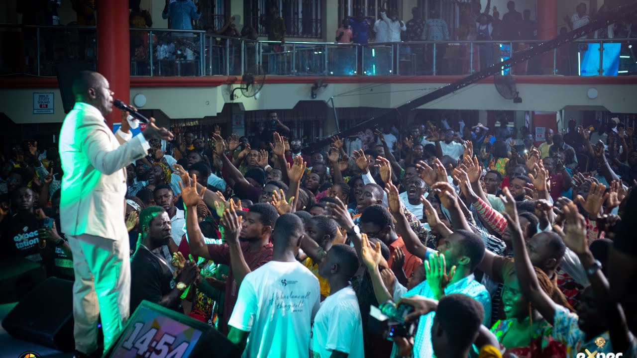 Elder Mireku touching songs of declarations and hot praises  at Expectation concert with Sandy Asare