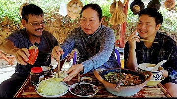 Xẻ cá trích làm khô 2 nắng, kết hợp canh chua lá giang đậm vị gia đình Việt | Uthuyvlogs. 