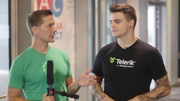 Todd Motto talks with Jeff Whelpley during Angular Connect 2016