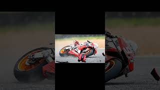 Slow-motion video captures a catastrophic motorcycle crash on a racetrack #4090
