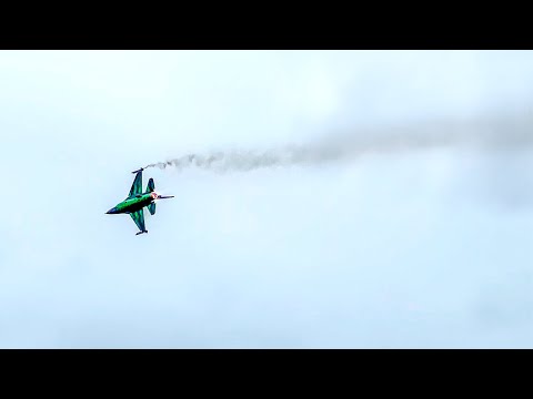 Belgian F-16 pilot reinventing physics ?? Unbelievable "Dream Viper" air show!