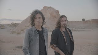 Video thumbnail of "Rulo y La Contrabanda -The End ft. Andrés Suárez (Videoclip Oficial)"