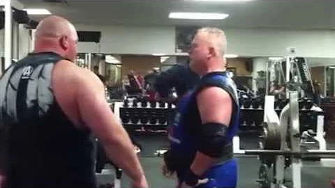 Mark Ridgeway squats 560