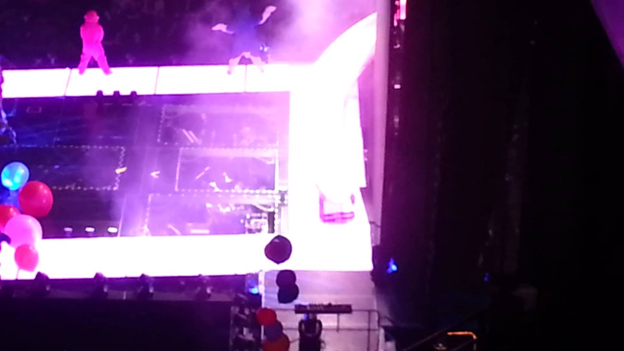 Miley Cyrus. Milwaukee WI. March 9 2014. Bangerz YouTube