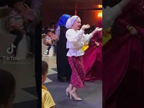 Esra Rabi Ünal Tekrar Meşhur Olduğunu Videoyu Paylaştı 😍 (Annem Kapalı Gelin İstemiştir) Bilmeyen?