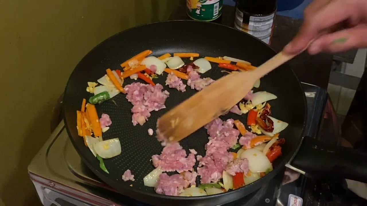 สปาเก็ตตีกะเพราหมูสับ