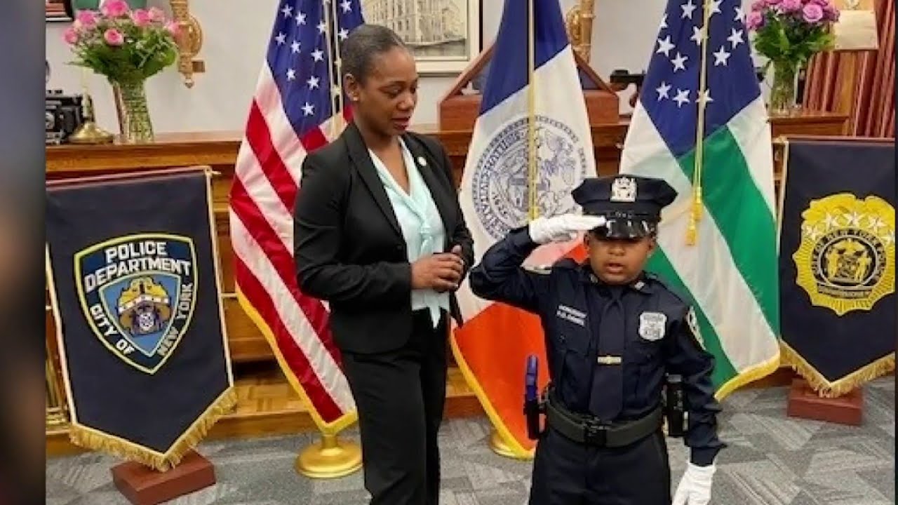 Way to go! Devarjaye Daniel gets sworn in by NYPD, FBINew York YouTube