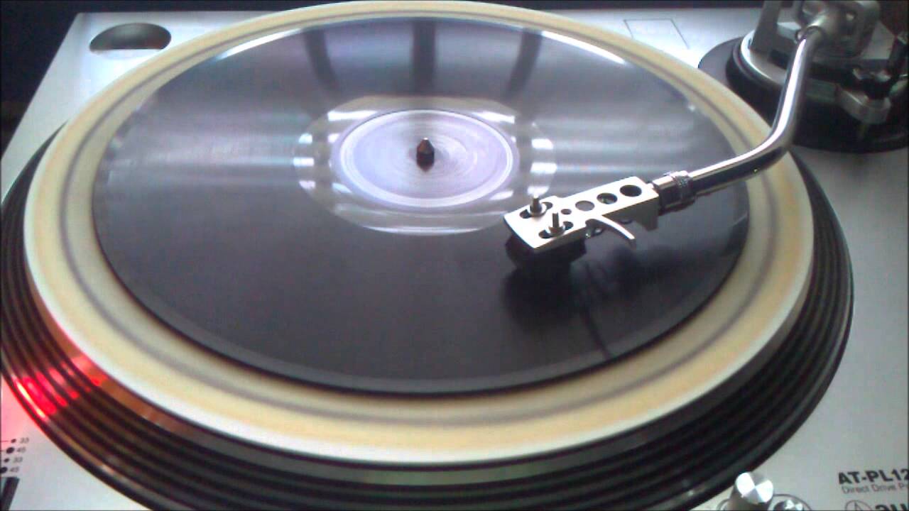 在 YouTube 上观看 Don't Sit Under the Apple Tree-F.T._ Glenn Miller and His Orchestra