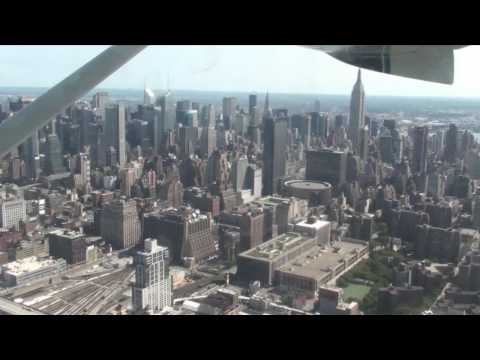 Flying Cessna 172 Down Hudson Sightseeing New York City From the Air