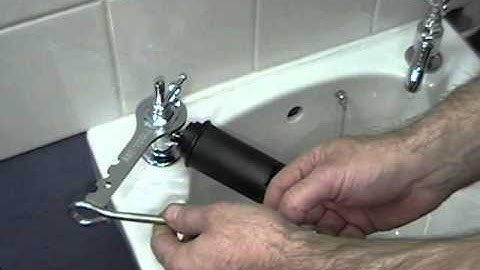 Change Tap washer using the  Easy Tapsplitter Part 1.