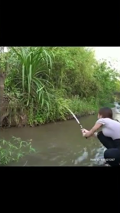 Cewek cantik lg mancing anu nya smpe keliatan,