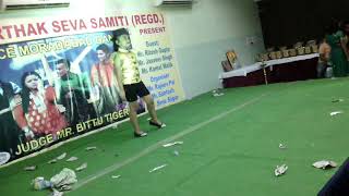 Dance On Aaja Hug Me......