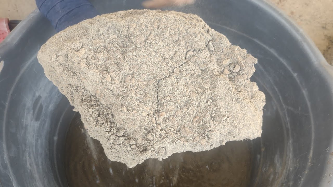 Gritty crunchy texture chunks and balls crumbling in water satisfying | ASMR Point |