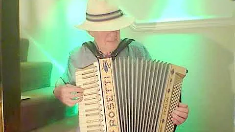 Ajde Jano Serbian folk song melody on Rosetti accordion