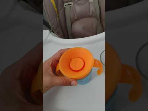 Vidéo: Comment Apprendre à Un Enfant à Boire Dans Une Tasse