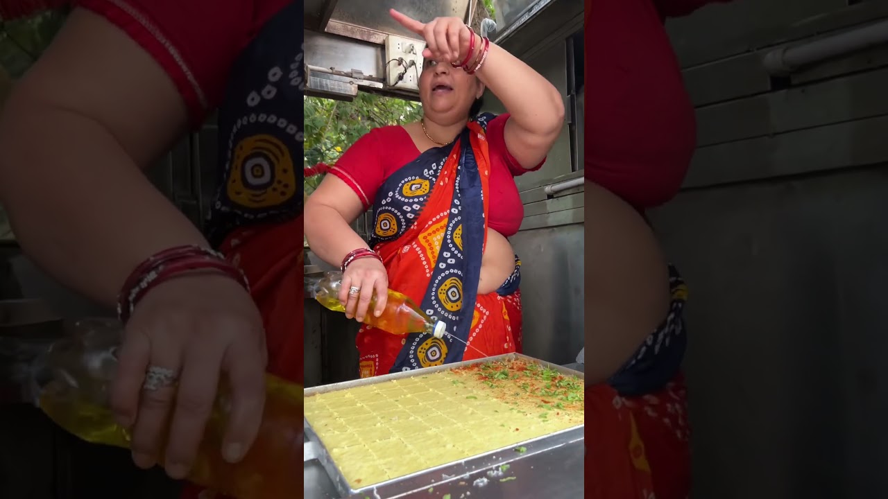 Sweet aunty selling Live Dhokla On Streets of Vadodara 😍 Best Khaman in India #streetfood #shorts