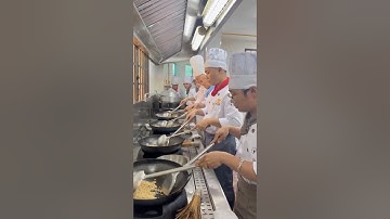 Buổi Học Thực Hành Dao Chảo: Bài Học "Đầu Đời" Của Người Mới Vào Nghề Bếp