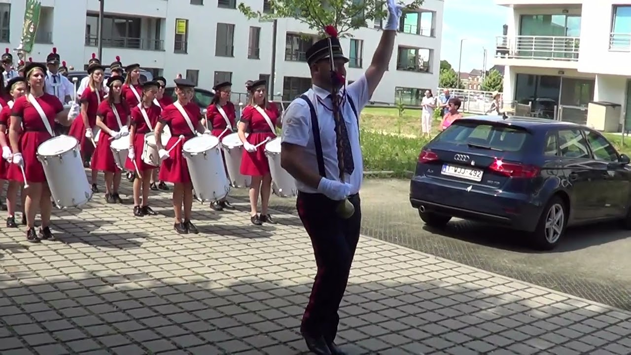 Majorettes 🧚‍♂️ spécial(es). La Royale Fanfare de Moulbaix-Ligne