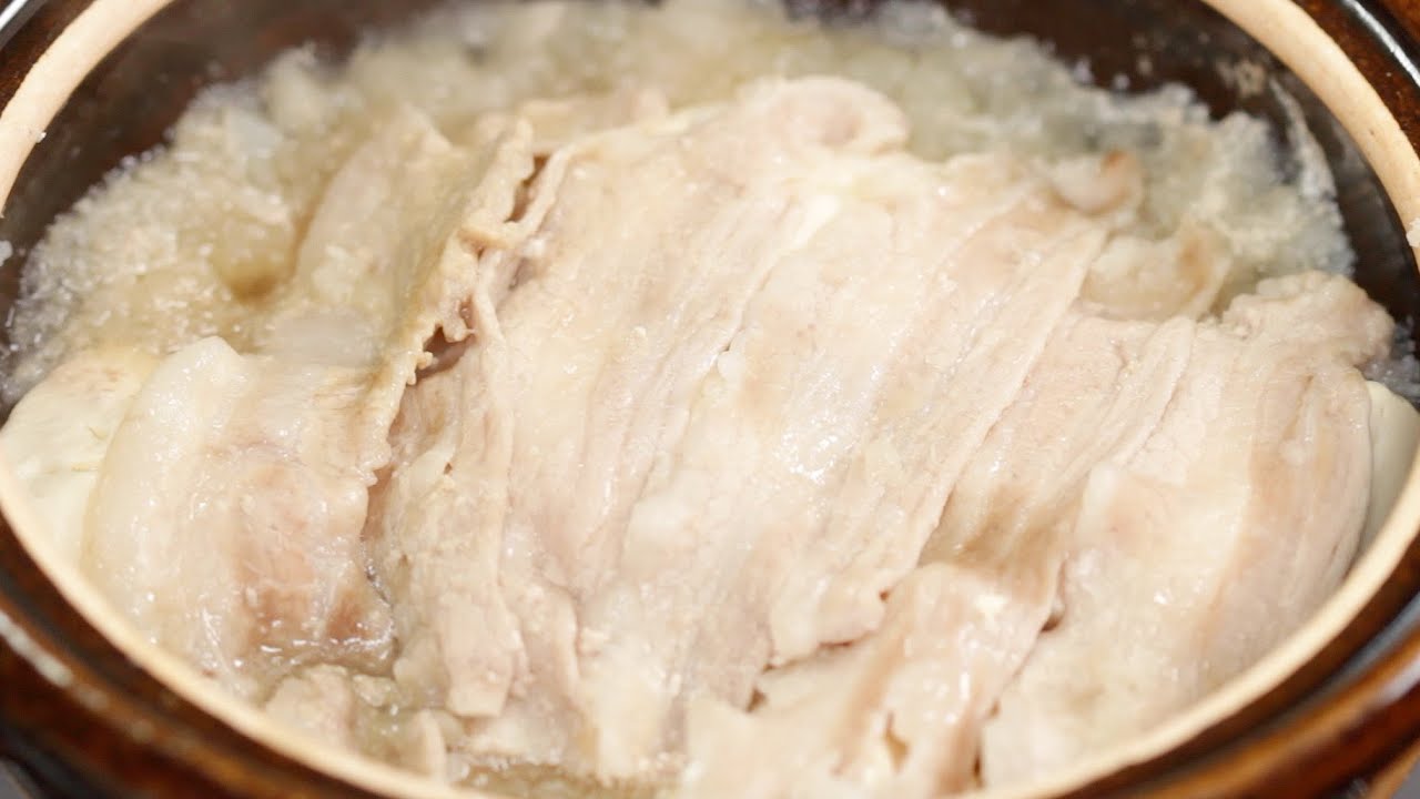 ⁣Yukinabe Recipe (Grated Daikon and Pork Hot Pot that is Easy on Your Stomach) | Cooking with Dog