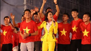 Mỹ Tâm ăn mừng cùng đội tuyển Việt Nam tại SVĐ Thống Nhất screenshot 1