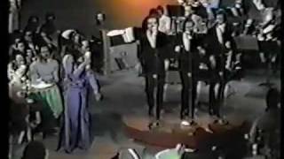 Gladys Knight and The Pips - Friendship Train LIVE!