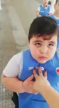 مقطع مضحك في مدرسه يقول لصديقه أبو طيز