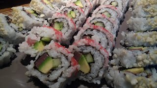 Sushi - Uramaki con tonno, cetriolo, avocado e philadelphia