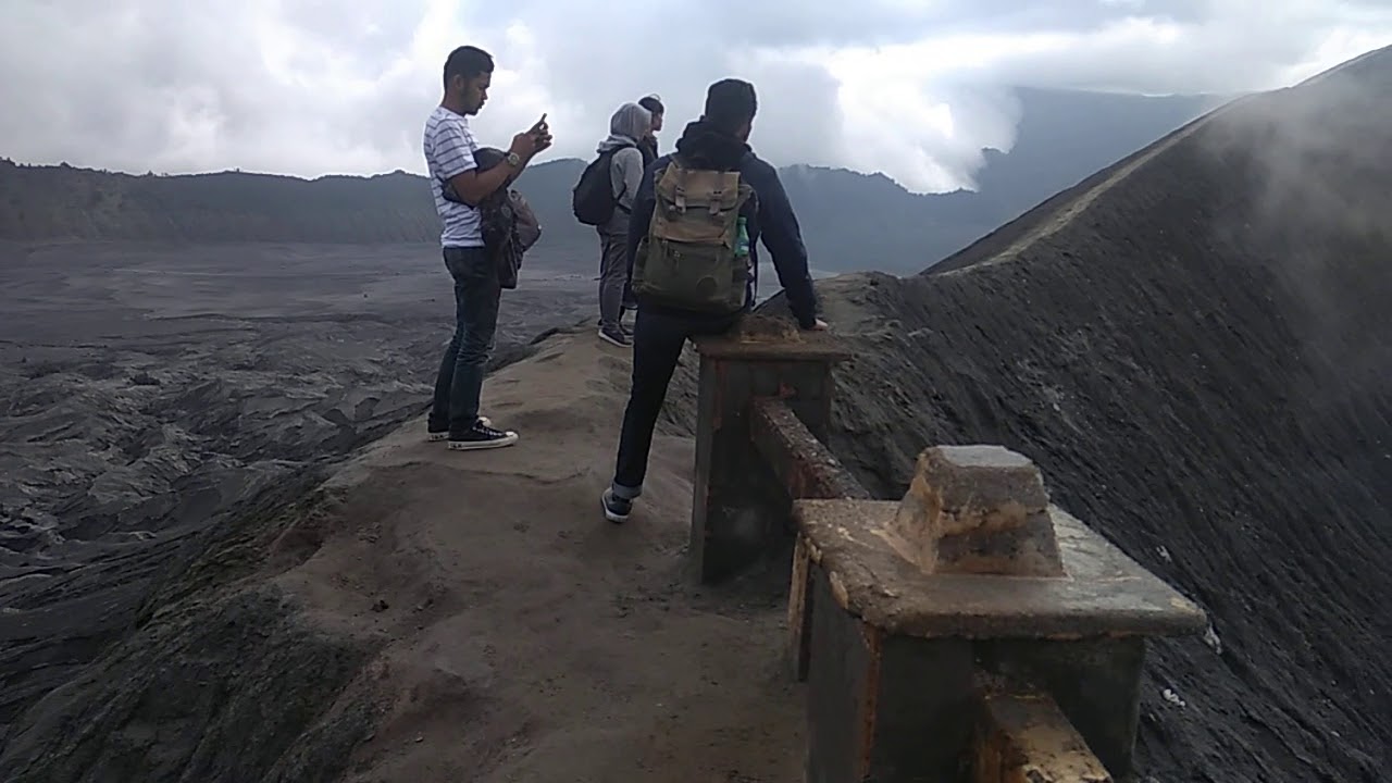 KAWAH GUNUNG BROMO - YouTube