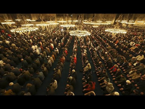 Мусульмане отметили молитвой начало месяца Рамадан