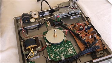 The Realistic LAB-2100 linear tracking turntable