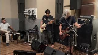 'Lara' #debrur #rockandroll #rockandrollband #tentangkutentangmu #asaljanganpergi #lara
