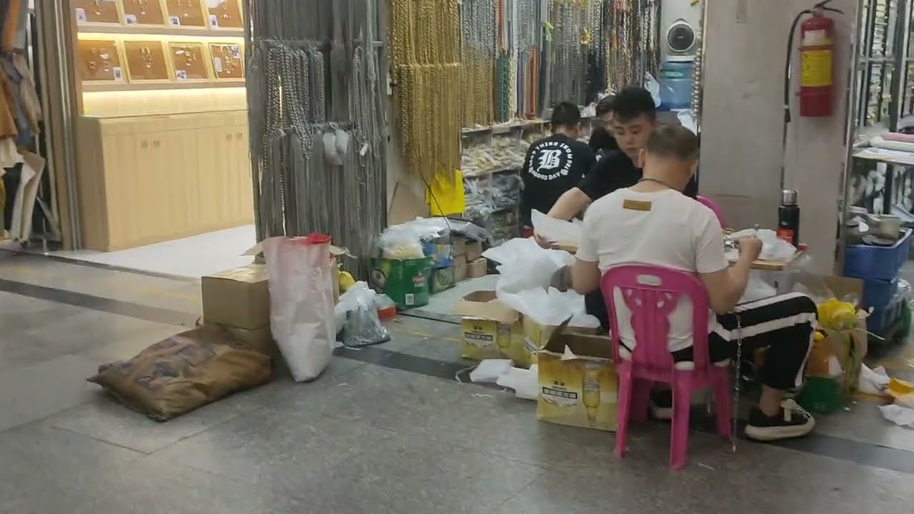 Largest Bags and Shoes Hardware Market in China Suitcases and Footwear Accessories Wholesale Market