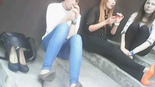 3 girls spitting AND smoking - 3 Mädchen spucken  und rauchen