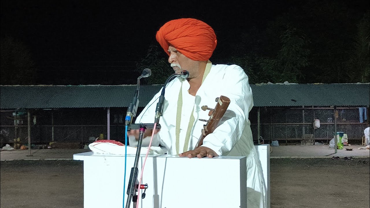 विठ्ठल विठ्ठल मंत्र सोपा । करी पापा निर्मूळ ॥१॥ भाग्यवंता छंद मनीं । कोड कानीं ऐकती ॥ध्रु.॥