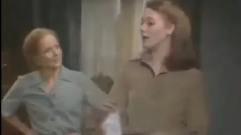 Elaine Lee & Kathleen Turner On The Doctors 1979 |...