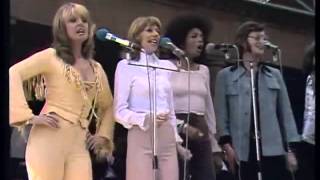 James Last su orquesta y coros: Popurrí temas Beatles, en directo, año 1974.