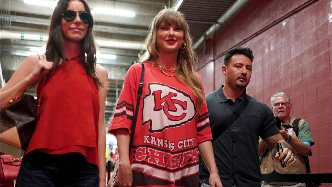 Travis Kelce Caught Willingly Receive Taylor Swift At Chiefs Vs Bengals travis-kelce-caught-willingly-receive-taylor-swift-at-chiefs-vs-bengals