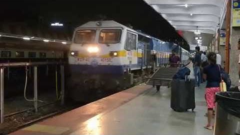 12779 Vasco - Nizamuddin Goa Express Entering Pune Junction : Indian Railways