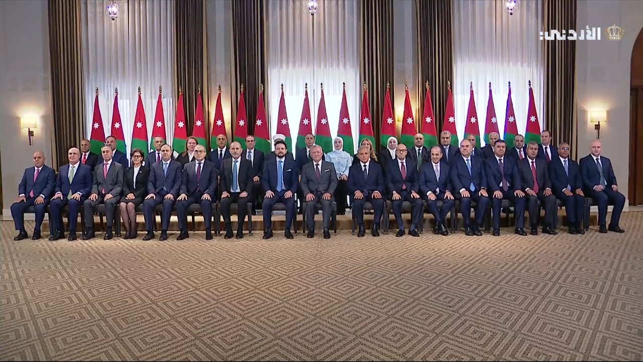 رئيس وأعضاء الحكومة الجديدة يؤدون اليمين الدستورية أمام جلالة الملك