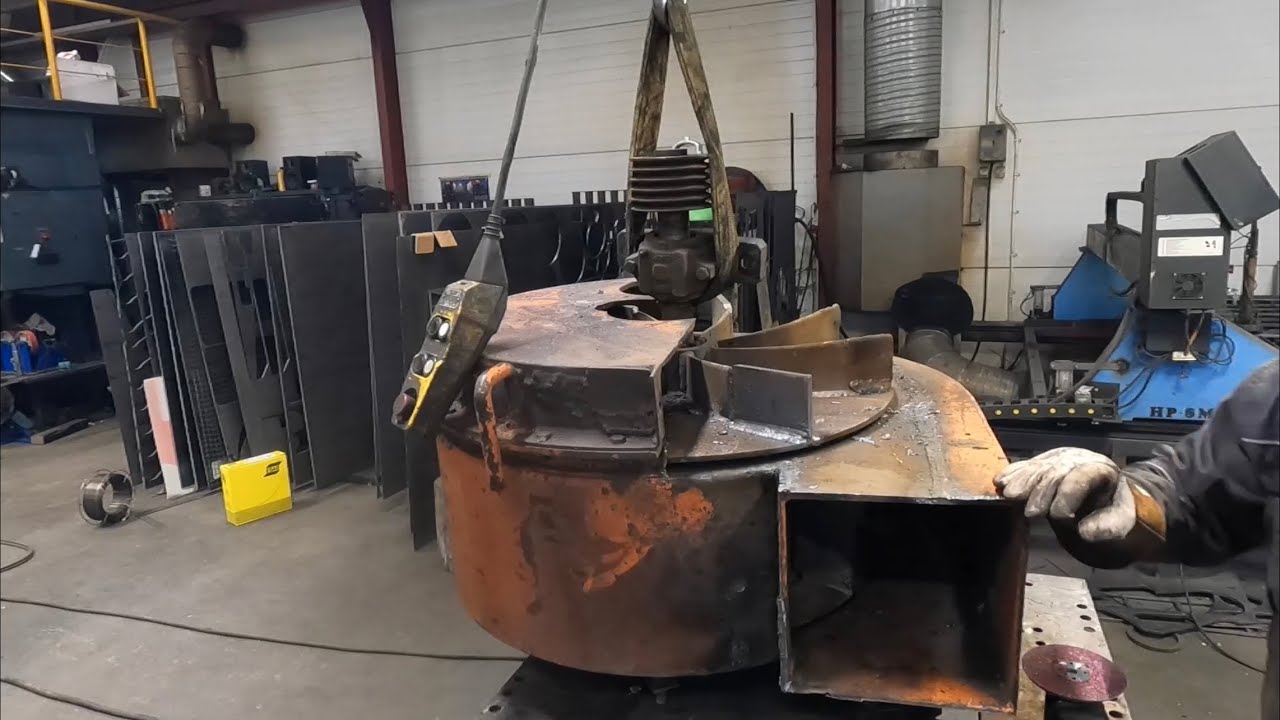 Hakkurin puhallin juttu. Kamera sai osuman.