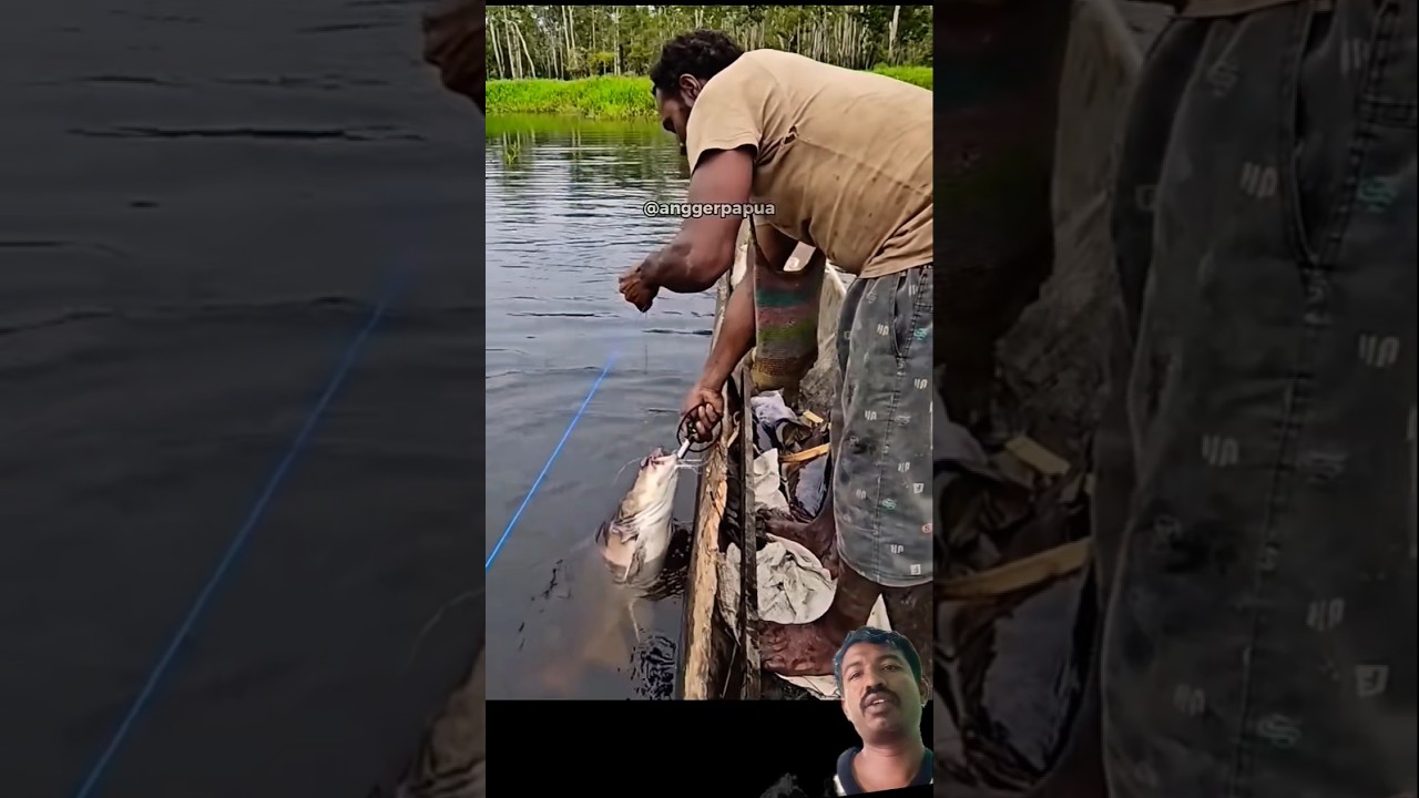 fisherman catching fish in village pond😱🥅🐠🐟 
