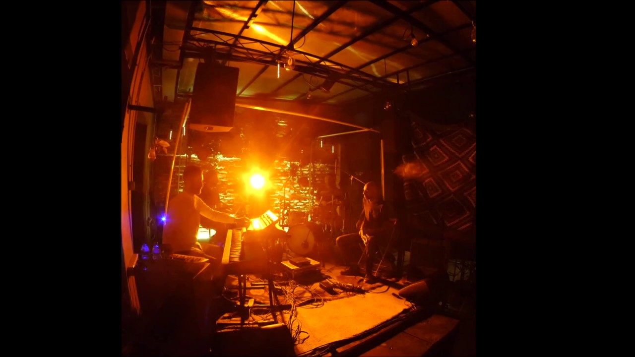 Ambasadi / Low - Live at Destil, Tirana