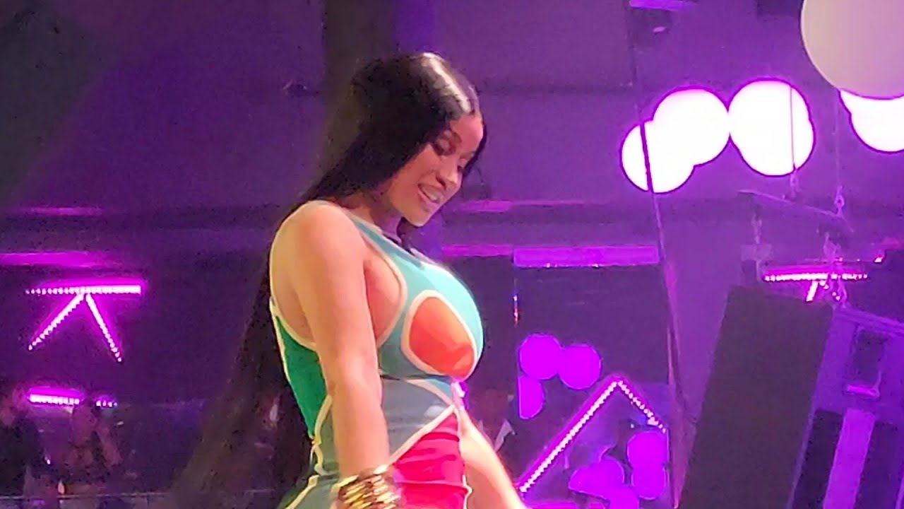 Cardi B Goes Barefoot Performing Live at Story Nightclub - Sold Out Crowd  #cardib