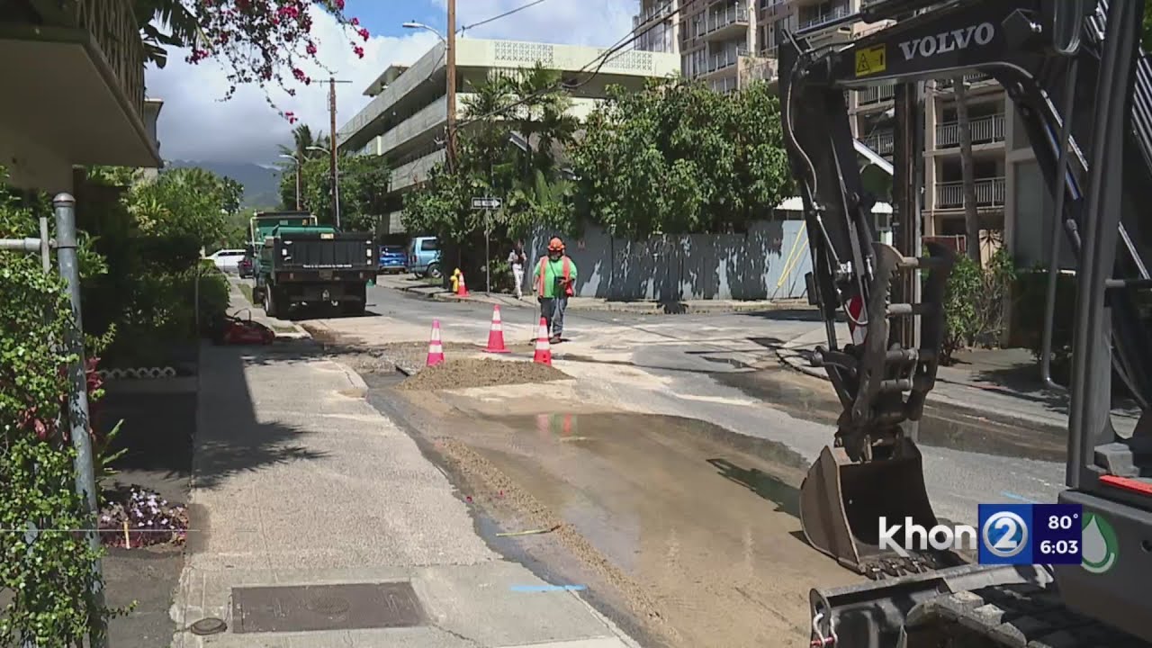 BWS responds to water main break in Waikiki - YouTube