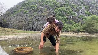 The Life Single Mother - How to maintain life, Go up the mountain to catch snails